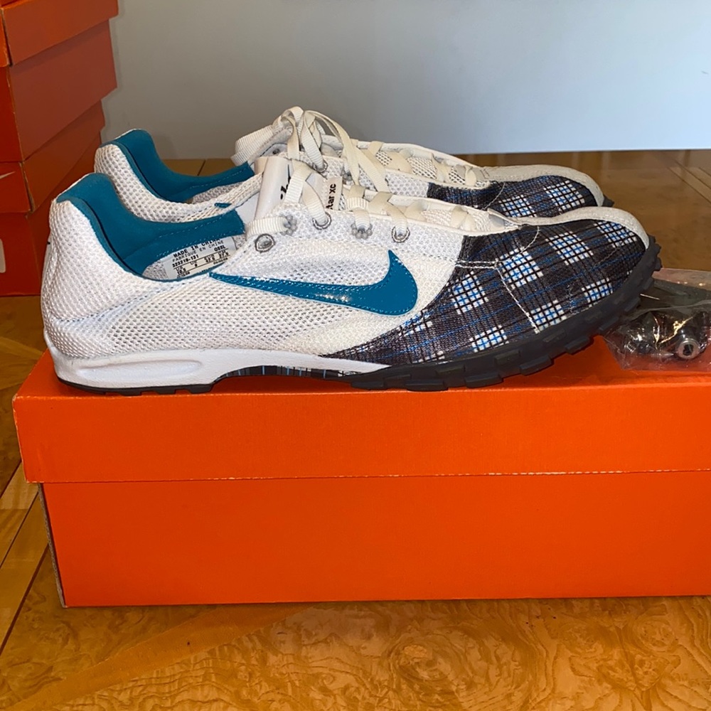 NWOB!Nike Jana Star XC Women’s Track & Field Spike Shoes Size 11/ Men’s Size 9.5